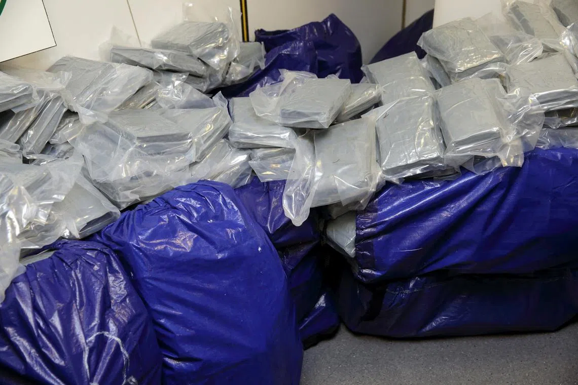 FILE PHOTO: FILE PHOTO: Part of the1.4 tonnes of cocaine seized by police with a value of 270 million euros at Le Havre harbour on February 12, 2014 is displayed at police headquarters in Nanterre, February 21, 2014.    REUTERS/Philippe Wojazer/File Photo
