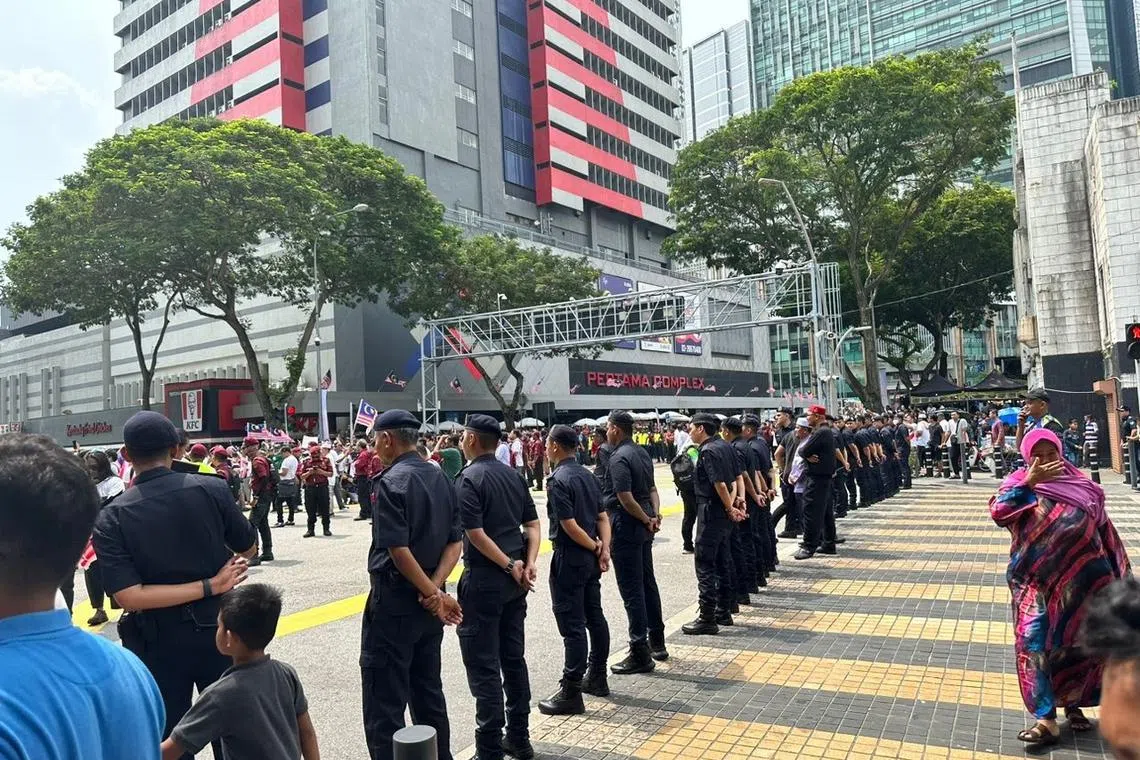 Officers in the Royal Malaysian Police will have to keep their BMI at 28 or lower to qualify for promotions under new rules.