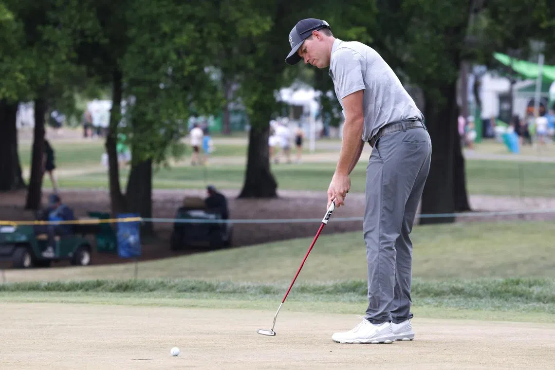 Adam Schenk putting on the 10th green during the third round of the Valspar Championship on Saturday. 