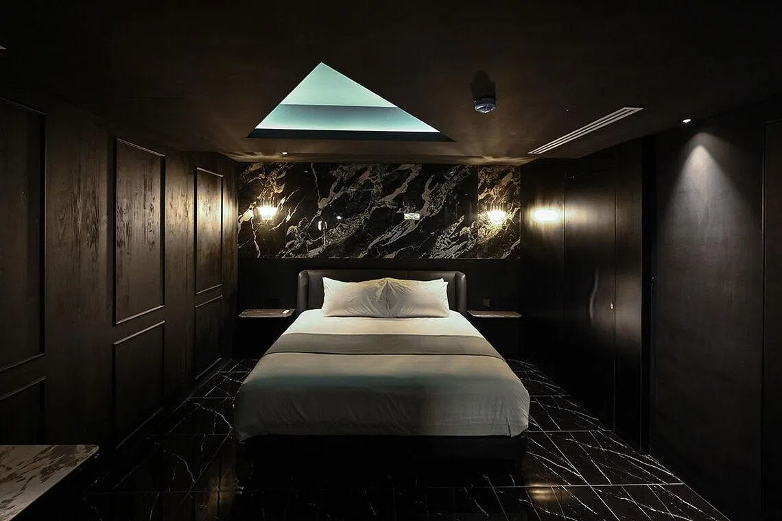 Best boutique hotels in KL: B Sarang Suite Hotel KL chic bed