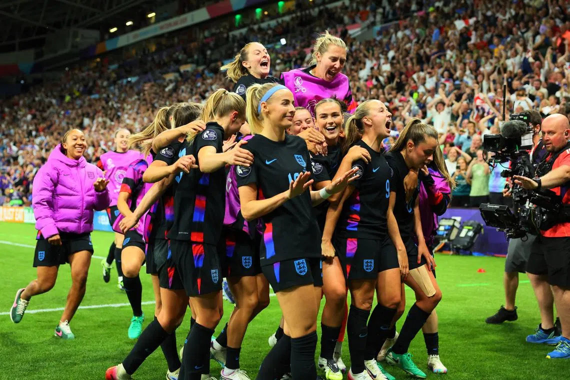 Soccer Football - UEFA Women's Euro 2025 - Semi Final - England v Italy - Stade de Geneve, Lancy, Switzerland - July 22, 2025 England's Chloe Kelly celebrates scoring their second goal with teammates REUTERS/Denis Balibouse