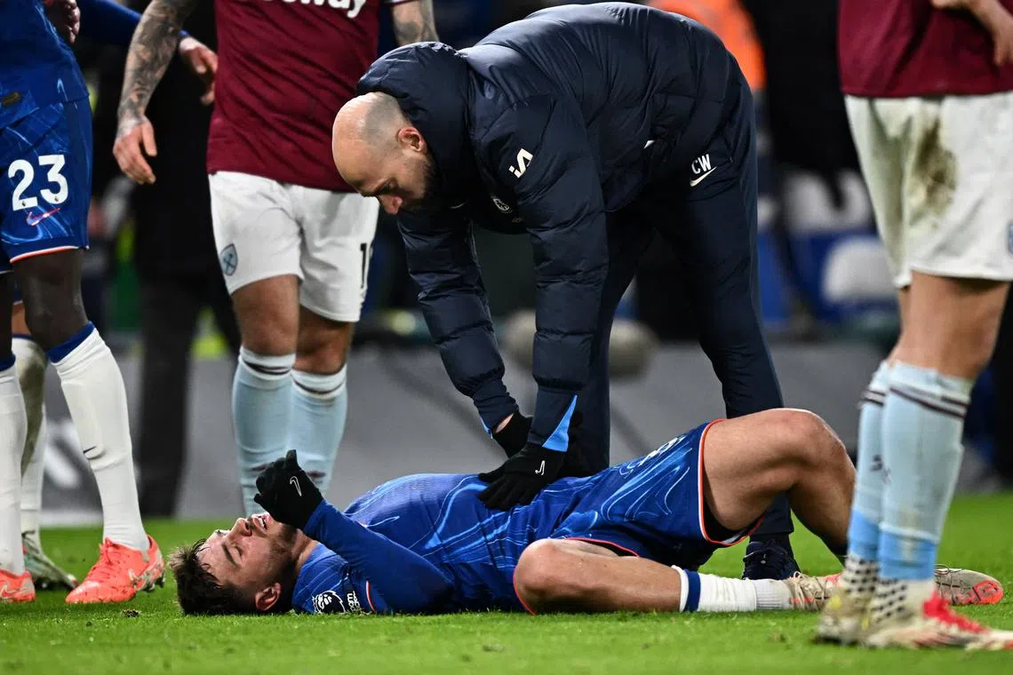 Soccer Football - Premier League - Chelsea v West Ham United - Stamford Bridge, London, Britain - February 3, 2025 Chelsea's Marc Guiu reacts after sustaining an injury REUTERS/Dylan Martinez