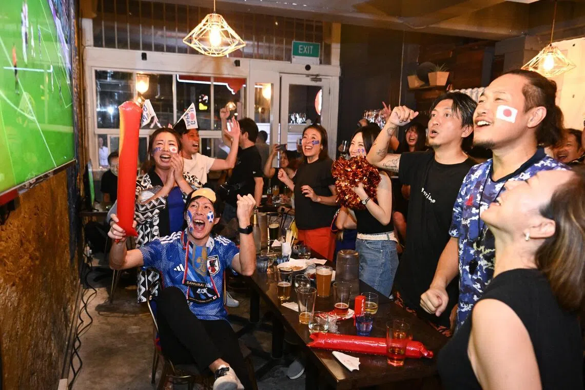 ST20221205-202237217335-Lim Yaohui-Deepanraj Ganesan-Dgsoc05/
Japanese fans watching the match as Japan take on Croatia in the 2022 World Cup round of 16 match during a screening at SG TAPS bar in Duxton Hill on Dec 6, 2022. Croatia beat Japan 3-1 on penalties after a 1-1 draw.
(ST PHOTO: LIM YAOHUI)