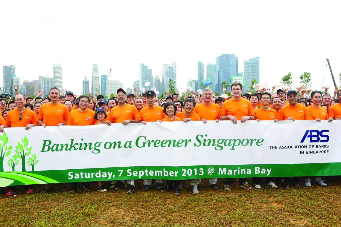 Bank CEOs led 1,000 bankers from 30 banks to come together to plant 400 trees to mark ABS’ 40th anniversary. PHOTO: ABS