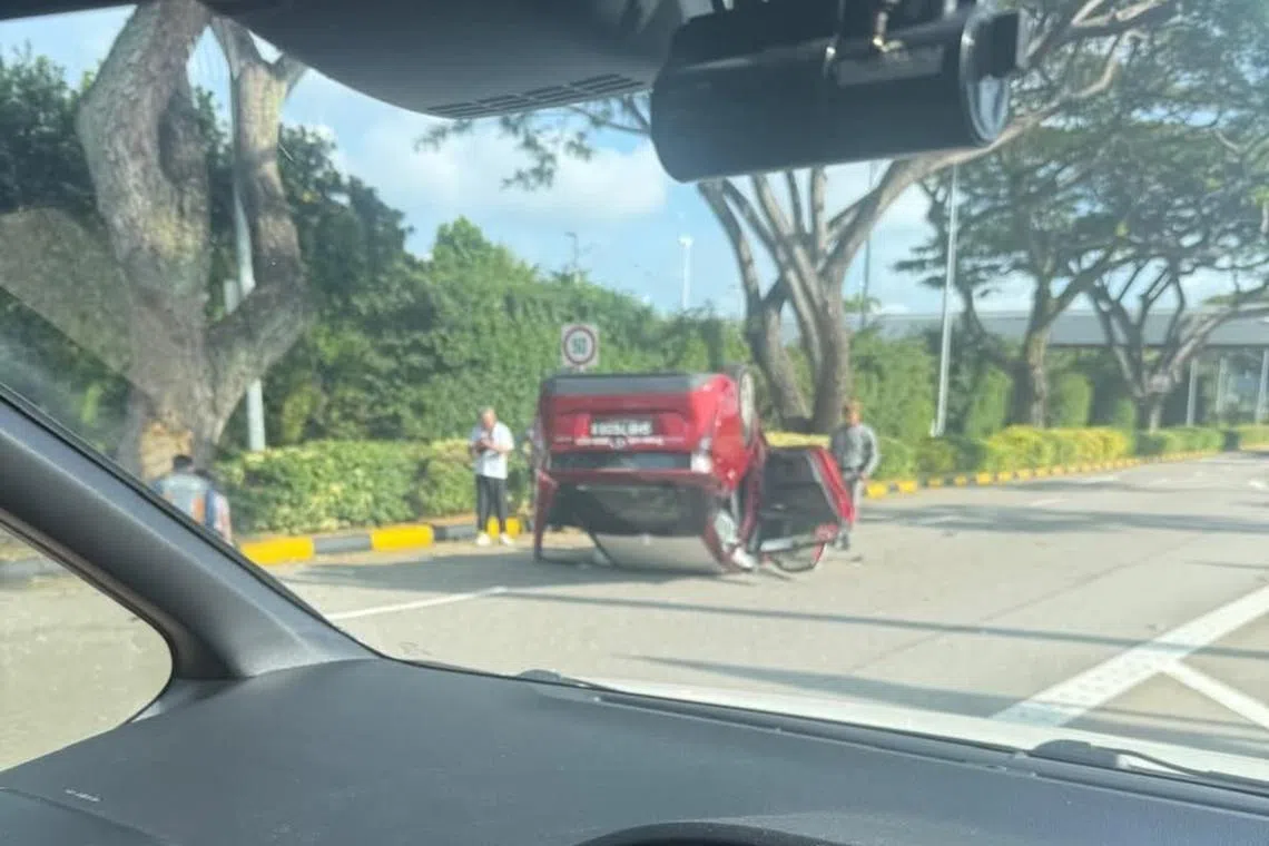 A Facebook user posted a photo of the accident on the SG Taxi Drivers group showing the Trans-Cab taxi lying on its roof.