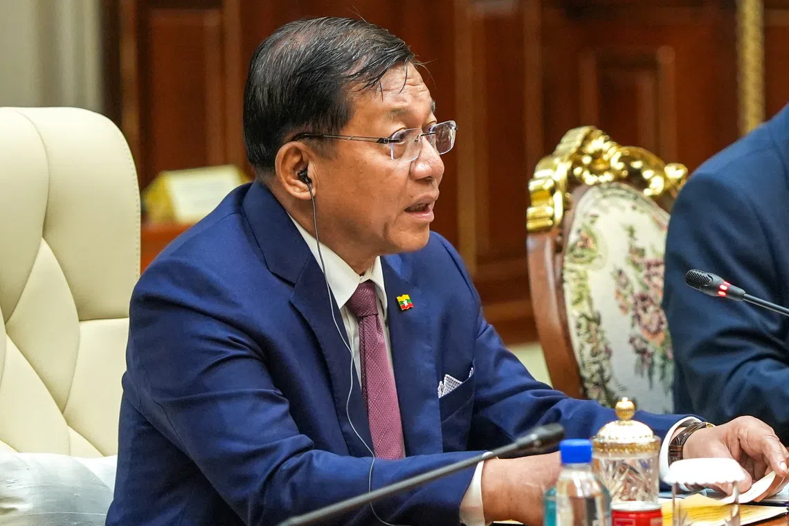 Malaysia PM to offer to host Myanmar's Min Aung Hlaing in deal for Rohingya return