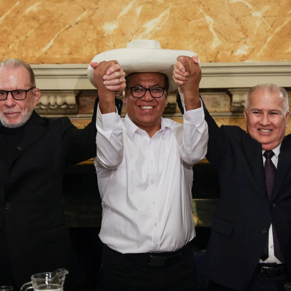 Peruvian presidential candidate Roberto Sanchez holds hands with former presidential candidates Ricardo Belmont and Alfonso Lopez Chau during the press conference \"Political Leaders for Governability and the Restoration of Democracy\", ahead of the June 7 runoff election, in Lima, Peru, June 4, 2026. REUTERS/Alessandro Cinque