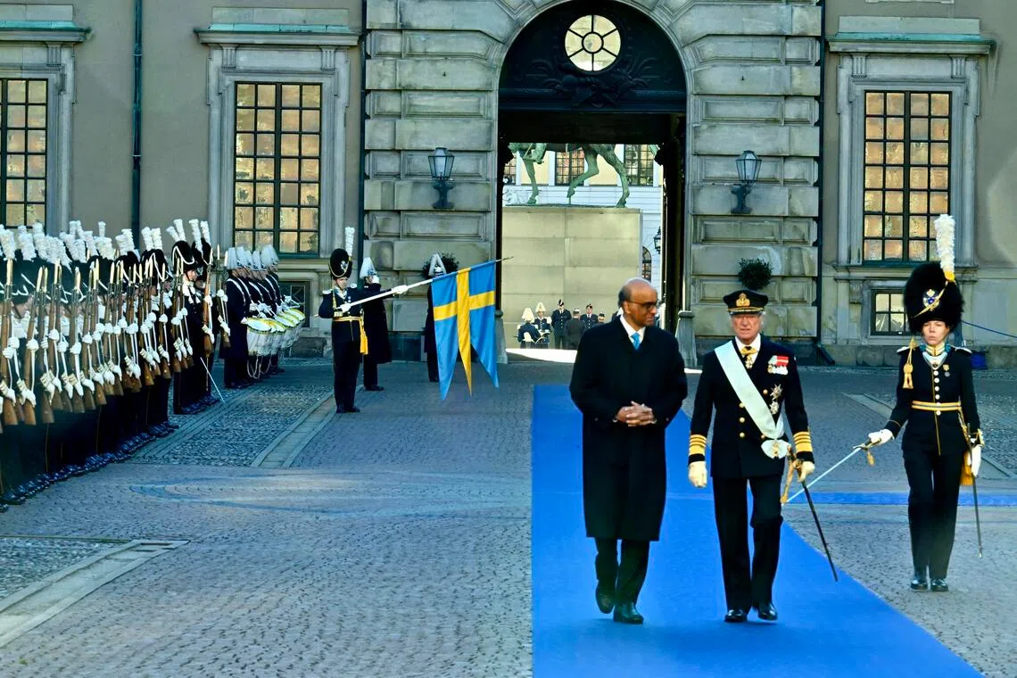 slsweden19 - In Stockholm, Sweden President Tharman Shanmugaratnam and Mrs Jane Ittogi Shanmugaratnam received a ceremonial welcome at the Royal Palace by Their Majesties King Carl XVI Gusaf and Queen Silvia, who will also host President to a State Banquet.
