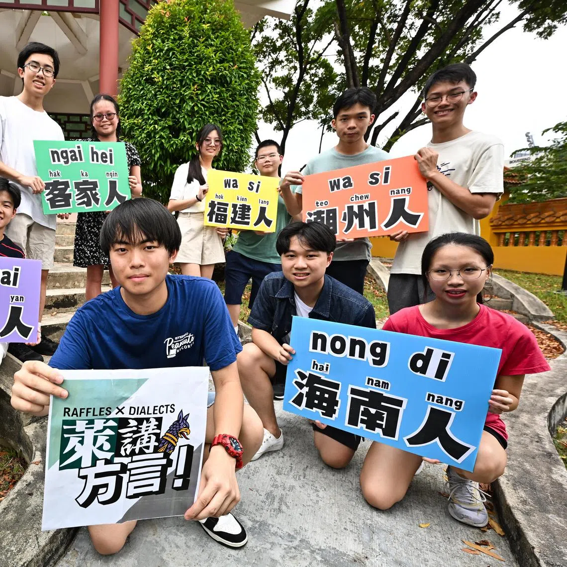 Raffles Dialects, a student-led interest group founded by five Raffles Institution students in 2021 to teach and learn Chinese dialects, has grown to 12 members today. 