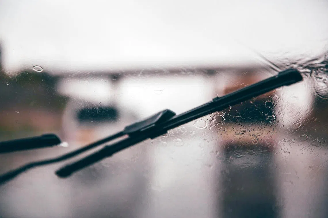 scshop08 - Wiper blades are a common factor in failed MOTs.

Credit: Thibault Valjevac