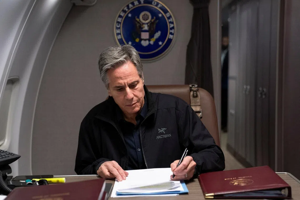 FILE PHOTO: U.S. Secretary of State Antony Blinken works in an office aboard an aircraft carrying him to London, Britain from Doha, Qatar, October 24, 2024. REUTERS/Nathan Howard/Pool/File Photo