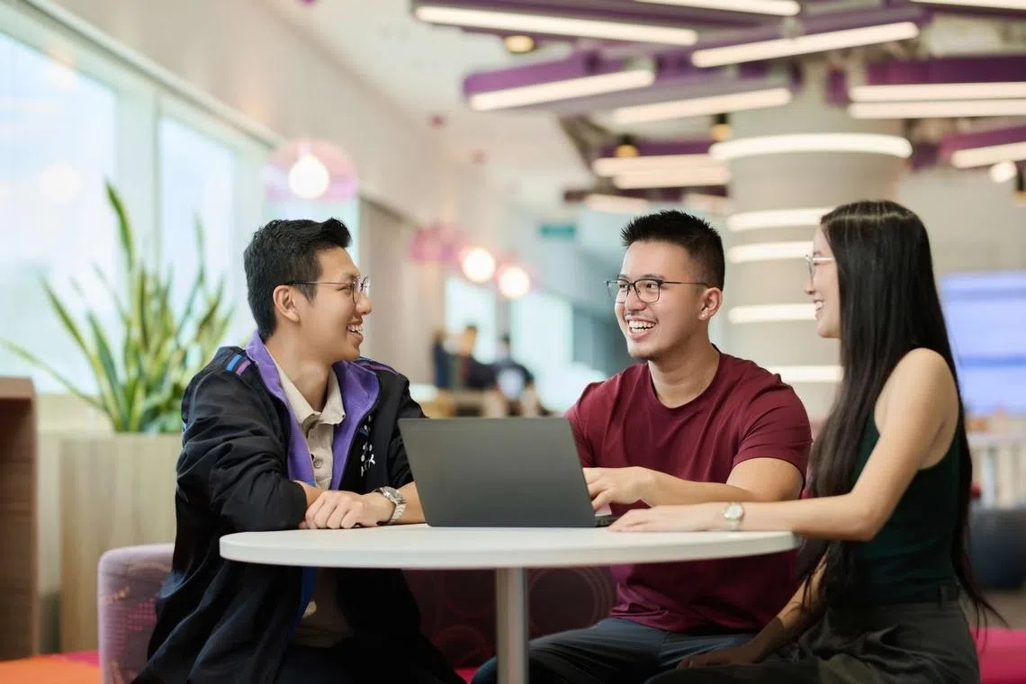 clarence teo (centre) working with colleagues in the xdata group and collaborating with multi-disciplinary teams across htx, one of the best employers to work for in singapore