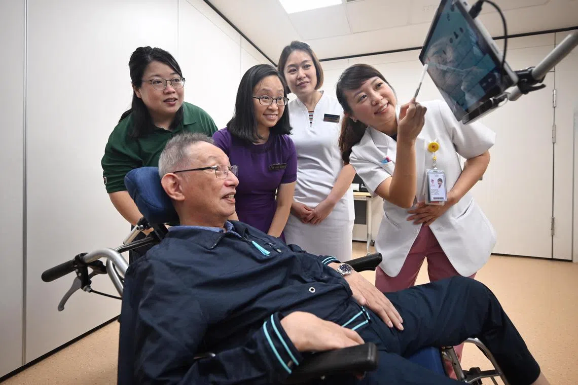 ST20250529_202598400753 Kua Chee Siong/ jtneuro29/
Profile of palliative care patient, Mr Chia Shyh Shen, 71, an Amyotrophic Lateral Sclerosis (ALS) patient (bottom) practising on the High Tech (Alternative and Augmentative Communication) device using Eye-Gaze Detection with staff, from left: Ms Huang Huixin, Principal Occupational Therapist, Tan Tock Seng Hospital; Dr Ang Kexin, Senior Consultant, Neurology, NNI; Ms Zhou Lifeng, Nurse Clinician, NNI and Ms Yong Xing Tong, Senior Speech Therapist, Tan Tock Seng Hospital, at the Centre for Geriatric Medicine, in Tan Tock Seng Hospital, on May 29, 2025.
The Lien Foundation and National Neuroscience Institute (NNI) have rolled out NeuroPal, a palliative care service that aims to improve function and quality of life of patients living with dementia, multiple sclerosis and other neurodegenerative conditions.
With this service, palliative care can become a part of standard of care for patients attending some clinics at the National Neuroscience Institute.