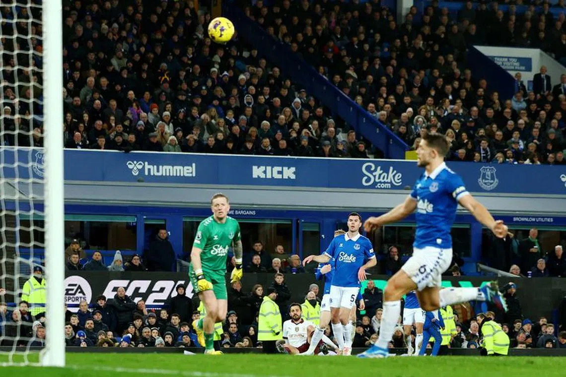 Soccer Football - Premier League - Everton v Manchester City - Goodison Park, Liverpool, Britain - December 27, 2023 Manchester City's Bernardo Silva scores their third goal past Everton's Jordan Pickford REUTERS/Molly Darlington