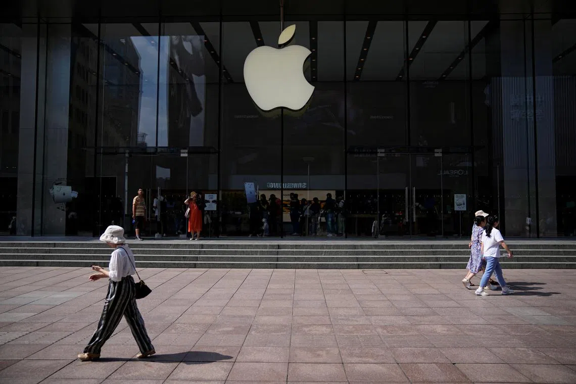 Nasdaq gave up 1.9 per cent for the week to end at 13.761.53 points amid news that China has barred the use of iPhone among its state employees.