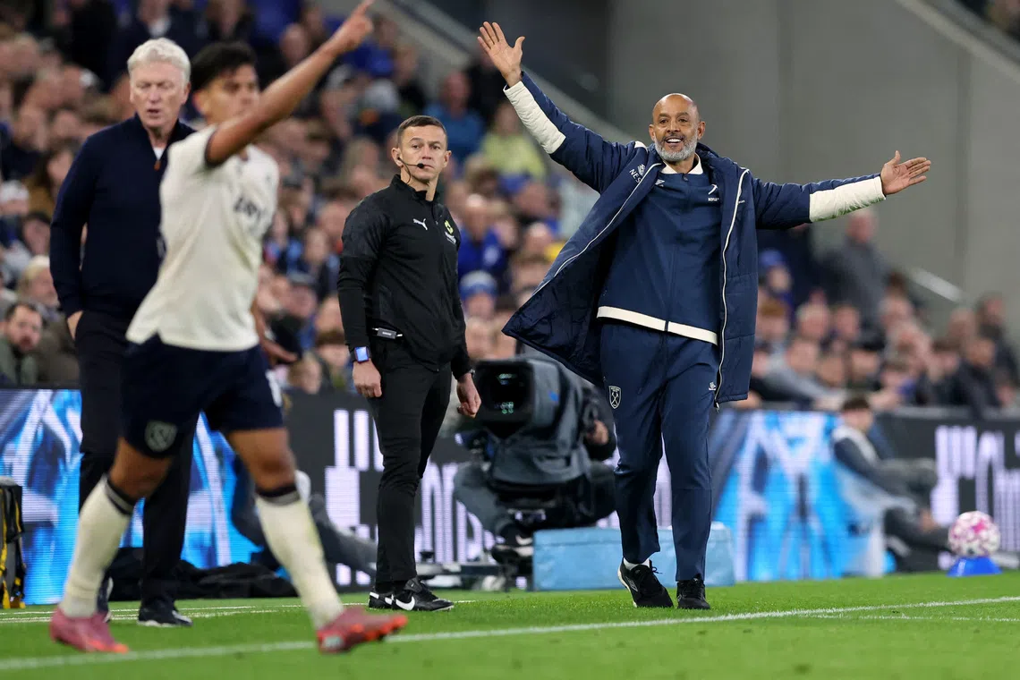 Soccer Football - Premier League - Everton v West Ham United - Hill Dickinson Stadium, Liverpool, Britain - September 29, 2025 West Ham United manager Nuno Espirito Santo reacts REUTERS/Scott Heppell