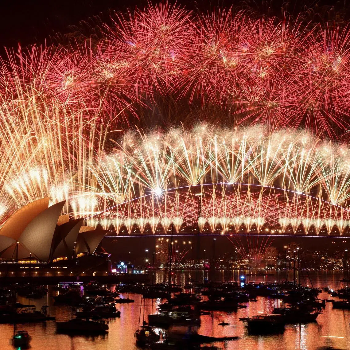 Fireworks explode over Sydney Harbour Bridge to mark the New Year in Sydney, Australia, January 1, 2026. REUTERS/Hollie Adams     TPX IMAGES OF THE DAY     