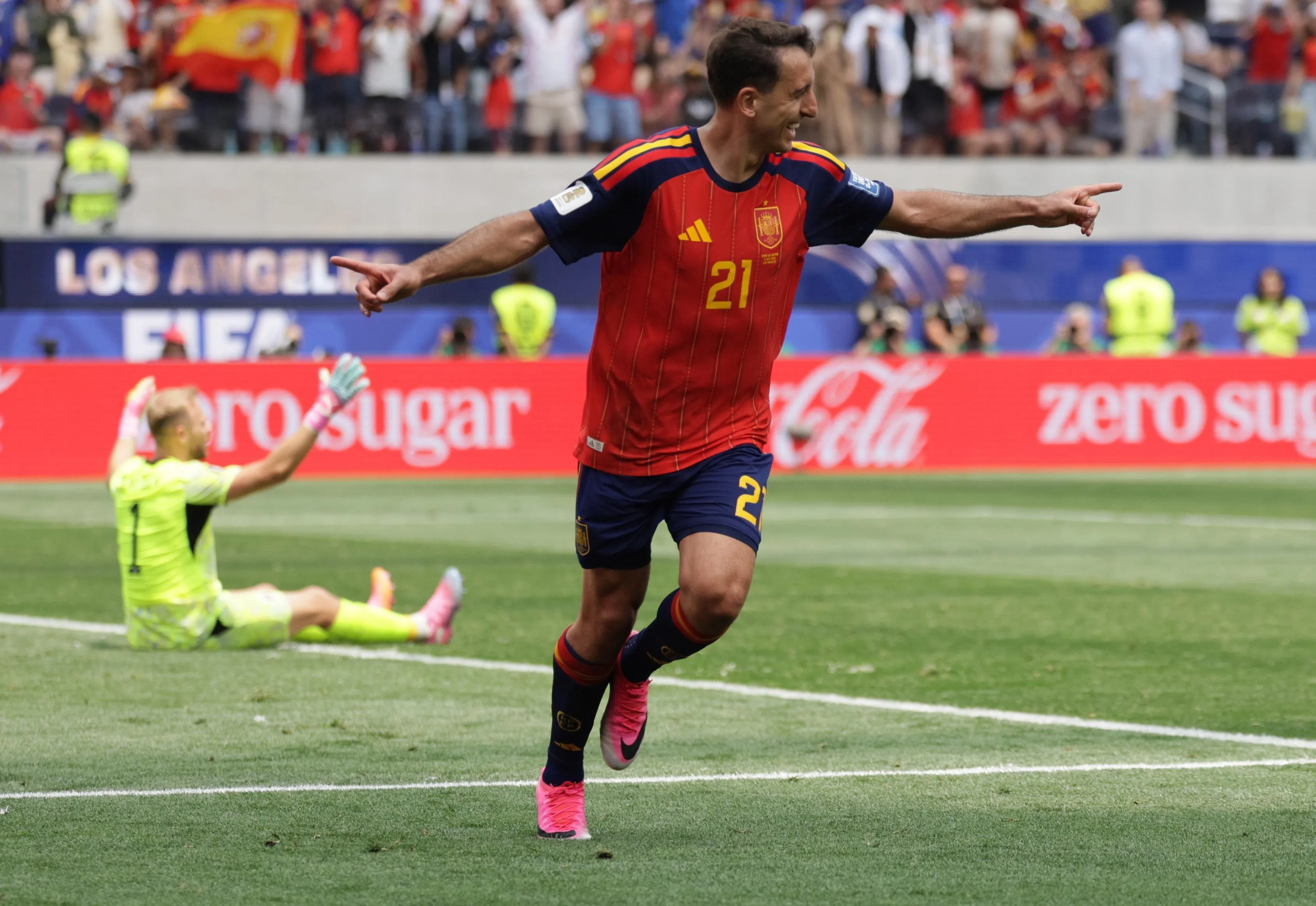 epa13081623 Mikel Oyarzabal of Spain celebrates scoring the 3-0 goal during the FIFA World Cup 2026 Round of 32 match Spain against Austria, in Los Angeles, USA, 02 July 2026.  EPA/CHRISTOPHER TORRES