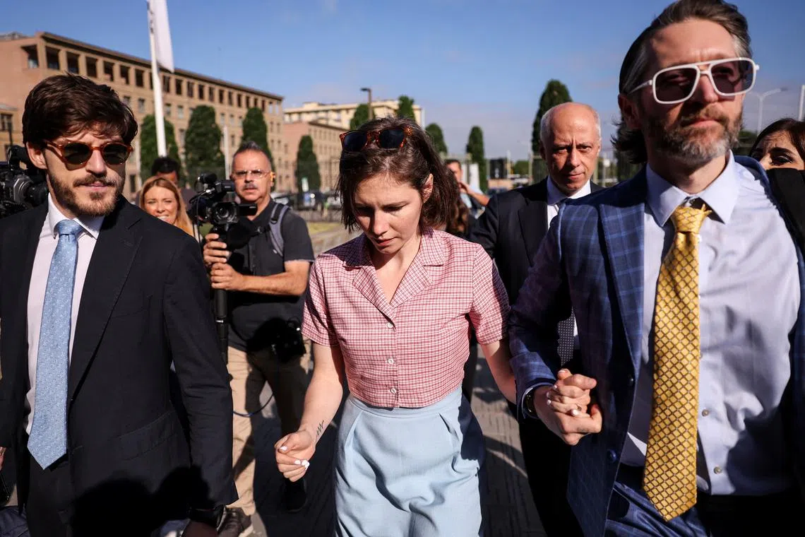 FILE PHOTO: Amanda Knox walks on the day of the verdict in the slander case at Italy Court in Florence, Italy June 5, 2024. REUTERS/Claudia Greco/File Photo