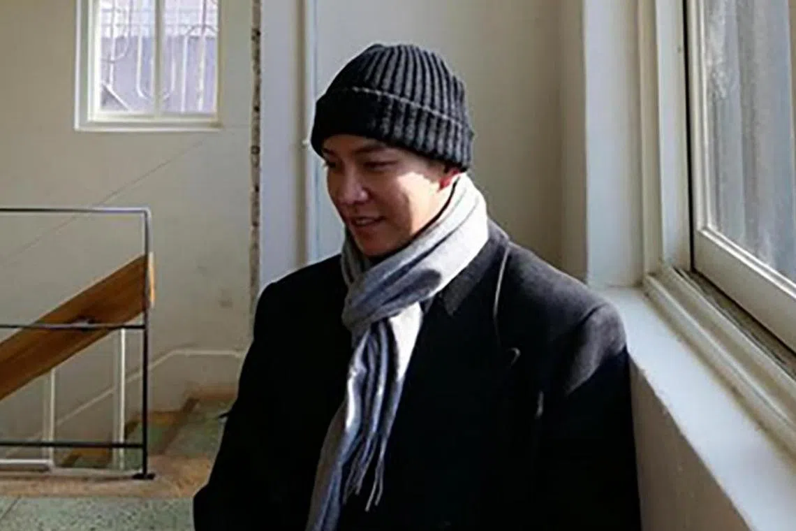 Lee Seung-gi visited Seoul National University Children’s Hospital and saw up to 14 people in one hospital room.