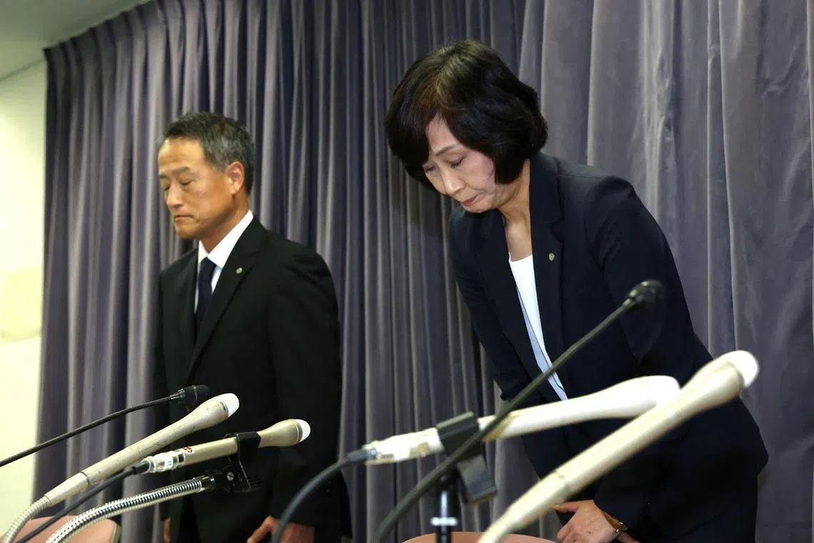 Japan Airlines President Mitsuko Tottori (right) apologises at a press conference after receiving a warning letter from the Ministry of Land, Infrastructure, Transport and Tourism.