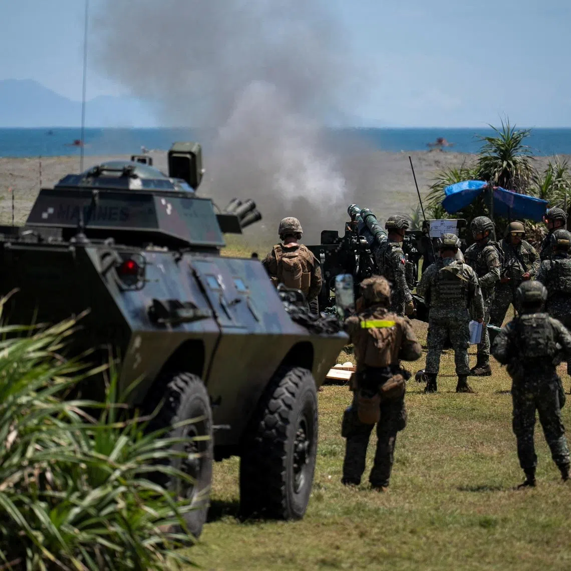 FILE PHOTO: U.S. and Filipino soldiers fire a howitzer during the annual joint military exercises between the U.S. and Philippine troops called \"Balikatan\" or shoulder-to-shoulder, in Aparri, Cagayan province, Philippines, May 3, 2025. REUTERS/Lisa Marie David/File Photo