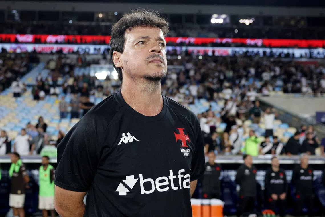 Soccer Football - Brasileiro Championship - Vasco da Gama v Fluminense - Estadio Maracana, Rio de Janeiro, Brazil - October 20, 2025 Vasco da Gama coach Fernando Diniz before the match REUTERS/Ricardo Moraes