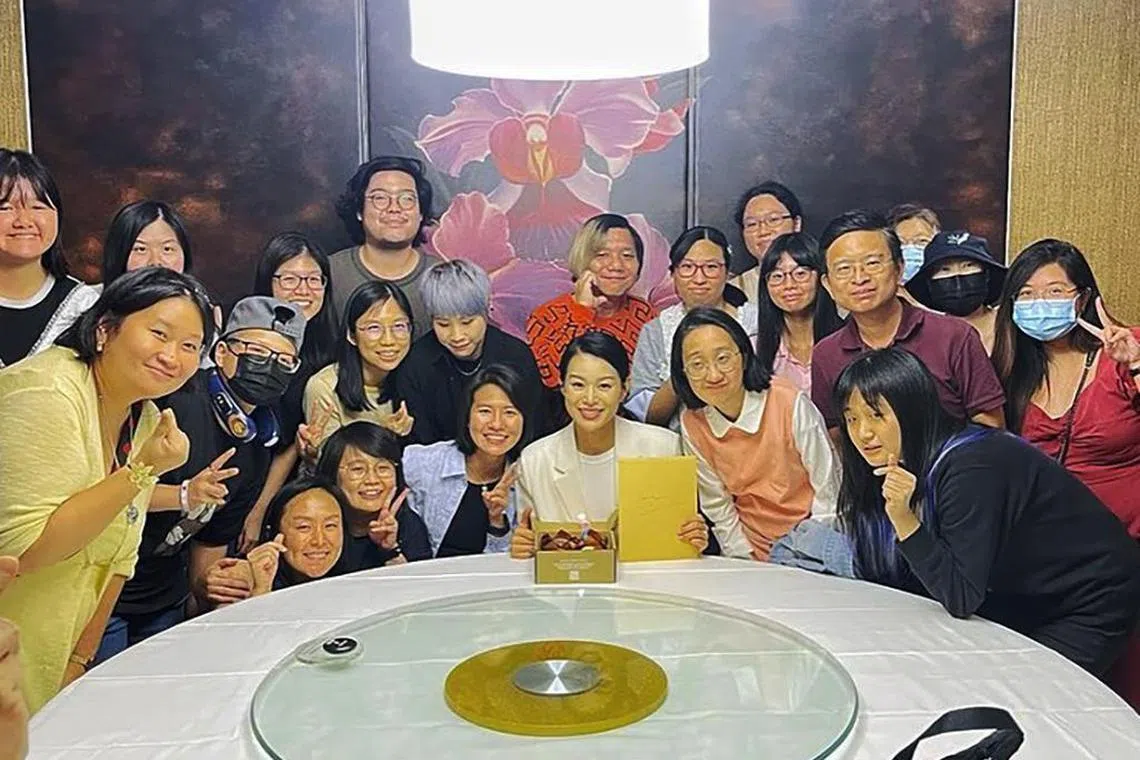 Myolie Wu's Malaysia/SG Fanclub posts on social media on Oct 21, 2023 a photo of the fans with Myolie Wu (middle).