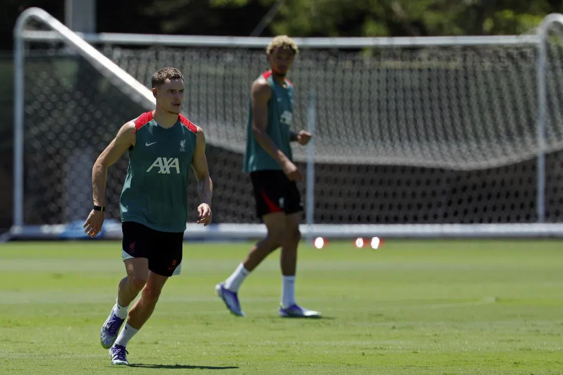 epa12270174 Liverpool FC Florian Wirtz (L) and Hugo Ekitike participate at a training session ahead of their pre-season friendly soccer match against Yokohama F. Marinos, in Chiba, near Tokyo, Japan, 29 July 2025. For their 2025 pre-season preparations, Liverpool FC will face Yokohama F. Marinos on 30 July.  EPA/FRANCK ROBICHON