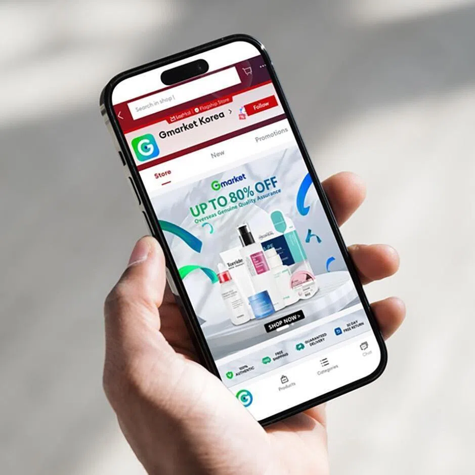 Το κατάστημα Gmarket στην εφαρμογή Lazada φιλοξενεί περισσότερα από 800.000 προϊόντα από τη Νότια Κορέα. Τα προϊόντα τιμολογούνται σε δολάρια Σιγκαπούρης και συνοδεύονται από καταχωρίσεις στα Αγγλικά.