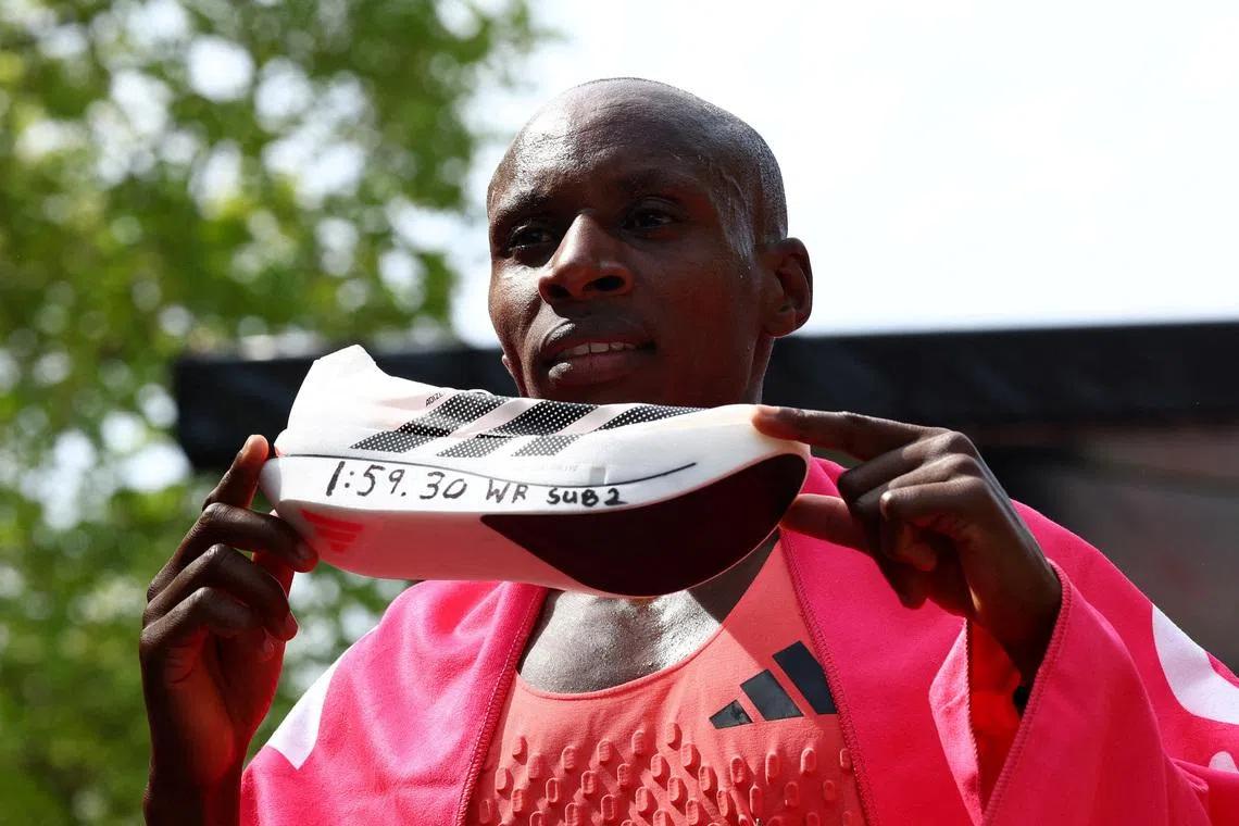 Athletics - London Marathon - London, Britain - April 26, 2026 Kenya's Sabastian Sawe celebrates with an Adidas Adizero Adios Pro Evo 3 shoe after winning the men's elite race and setting a new world record with a time of 01:59:30 REUTERS/Matthew Childs
