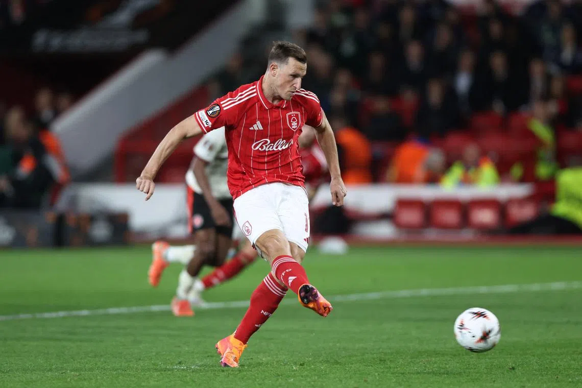 Soccer Football - UEFA Europa League - Nottingham Forest v FC Midtjylland - The City Ground, Nottingham, Britain - October 2, 2025 Nottingham Forest's Chris Wood scores their second goal from the penalty spot. REUTERS/David Klein