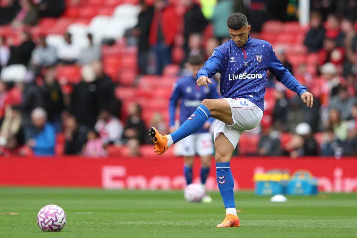 Soccer Football - Premier League - Manchester United v Sunderland - Old Trafford, Manchester, Britain - October 4, 2025 Sunderland's Granit Xhaka during the warm up before the match REUTERS/Scott Heppell