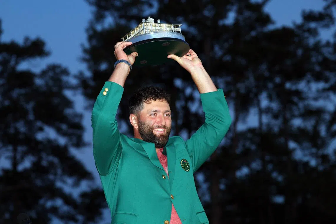 AUGUSTA, GEORGIA - APRIL 09: Jon Rahm of Spain poses with the Masters trophy during the Green Jacket Ceremony after winning the 2023 Masters Tournament at Augusta National Golf Club on April 09, 2023 in Augusta, Georgia.   Andrew Redington/Getty Images/AFP (Photo by Andrew Redington / GETTY IMAGES NORTH AMERICA / Getty Images via AFP)
