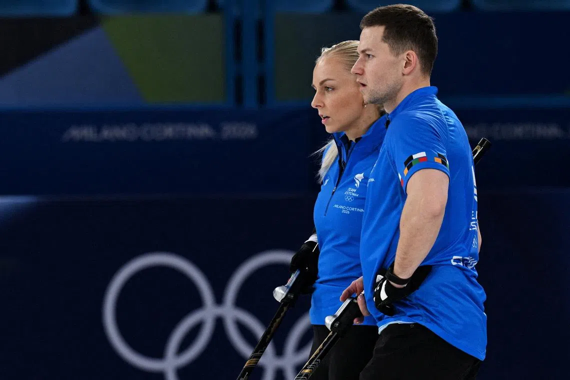 Milano Cortina 2026 Olympics - Curling - Mixed Doubles Round Robin Session 4 - Estonia vs Sweden - Cortina Curling Olympic Stadium, Cortina d'Ampezzo, Italy - February 05, 2026. Marie Kaldvee of Estonia and Harri Lill of Estonia look on during their match against Isabella Wranaa of Sweden and Rasmus Wranaa of Sweden REUTERS/Jennifer Lorenzini