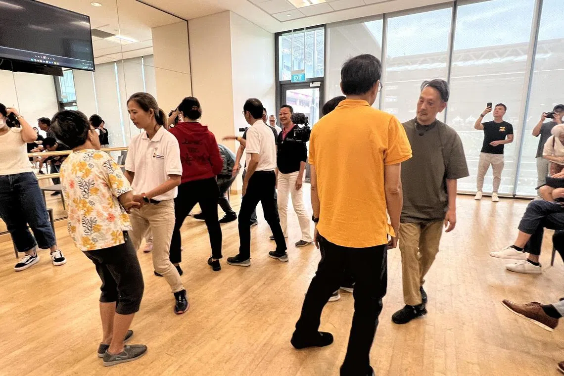 Dementia Singapore is working with Japanese experimental dance choreographer Osamu Jareo for this new dance therapy initiative.