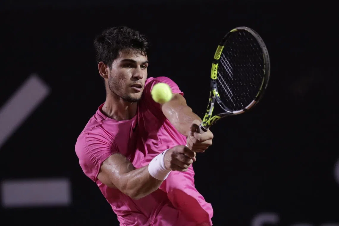 epa10493210 Spanish tennis player Carlos Alcaraz in action against British tennis player Cameron Norrie, during the final match of the Rio Tennis Open, at the Jockey Club Brasileiro in Rio de Janeiro, Brazil 26 February 2023.  EPA-EFE/ANDRE COELHO