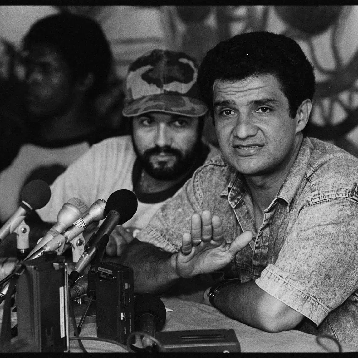 FILE PHOTO: MIskito Indian rebel leader Brooklyn Rivera (R) makes a point during a press conference in Managua while fellow leader Stedman Fagoth looks on/File Photo