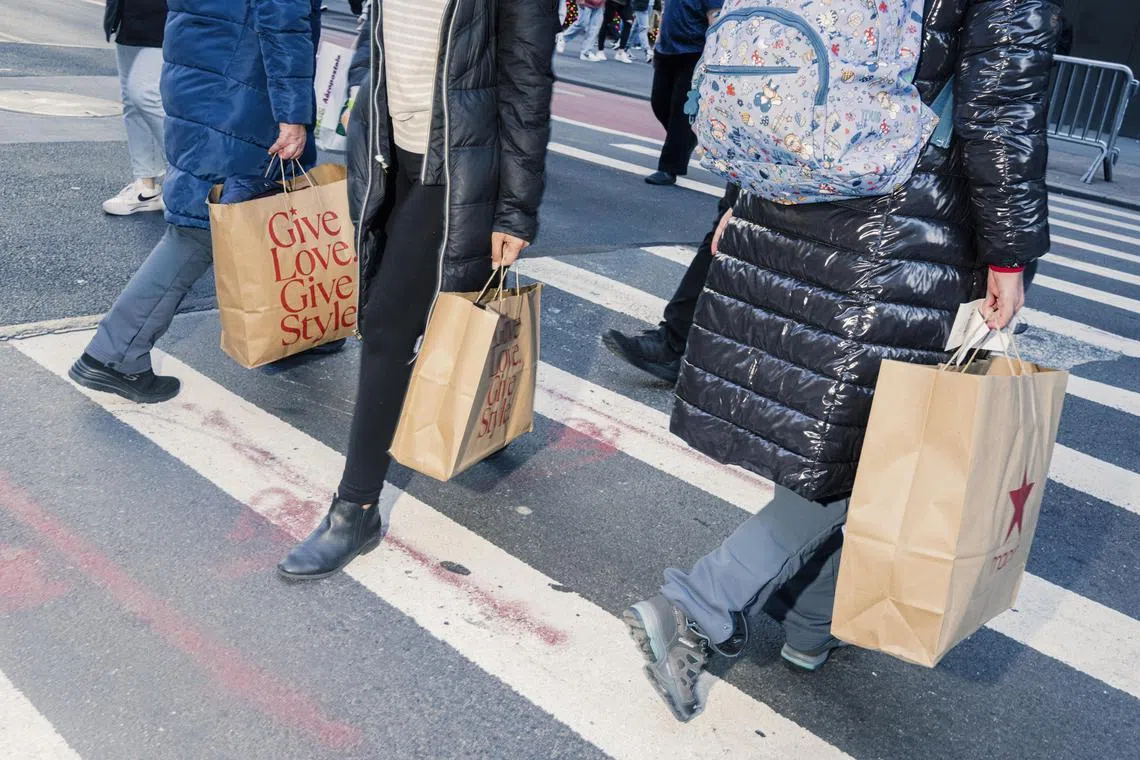 Shoppers outside of Macy’s on Black Friday in New York, Nov. 24, 2023. Despite lingering inflation, Americans increased their spending this holiday season, early data shows. That comes as a big relief for retailers that had spent much of the year fearing the economy would soon weaken and consumer spending would fall. 
CREDIT: (Jutharat Pinyodoonyachet/The New York Times)