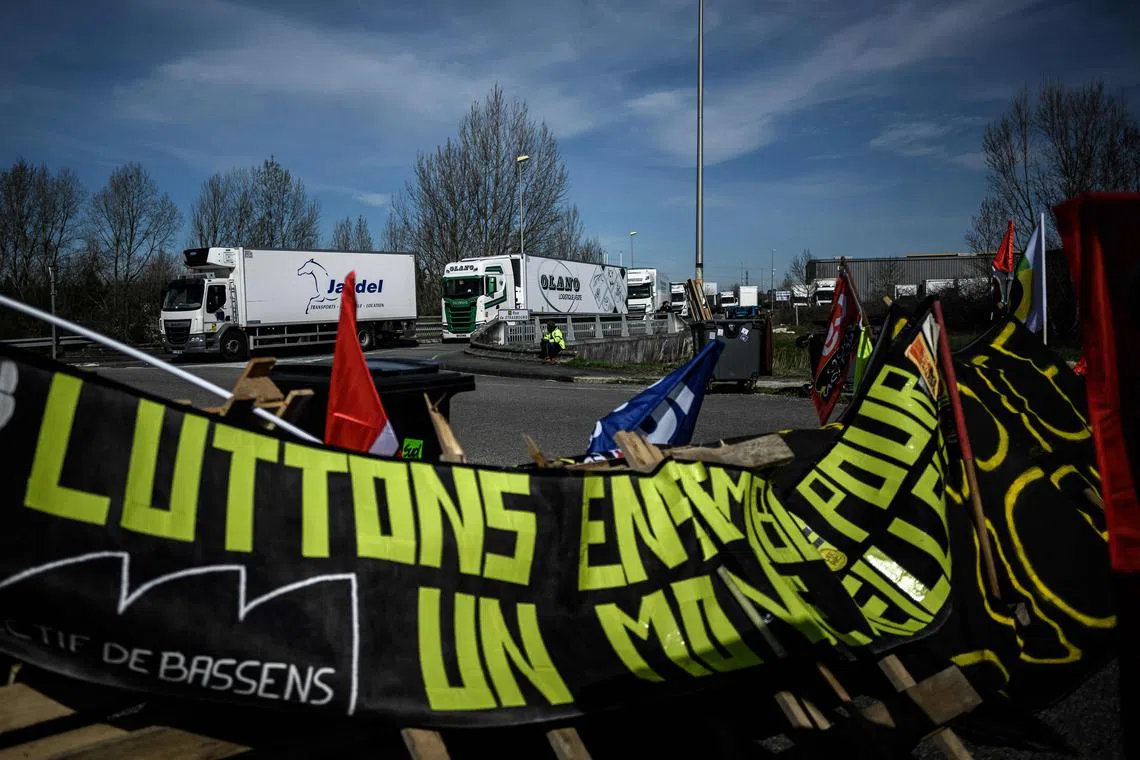 Unions, united in coordinating their protests, called for a ninth strike day next Thursday.