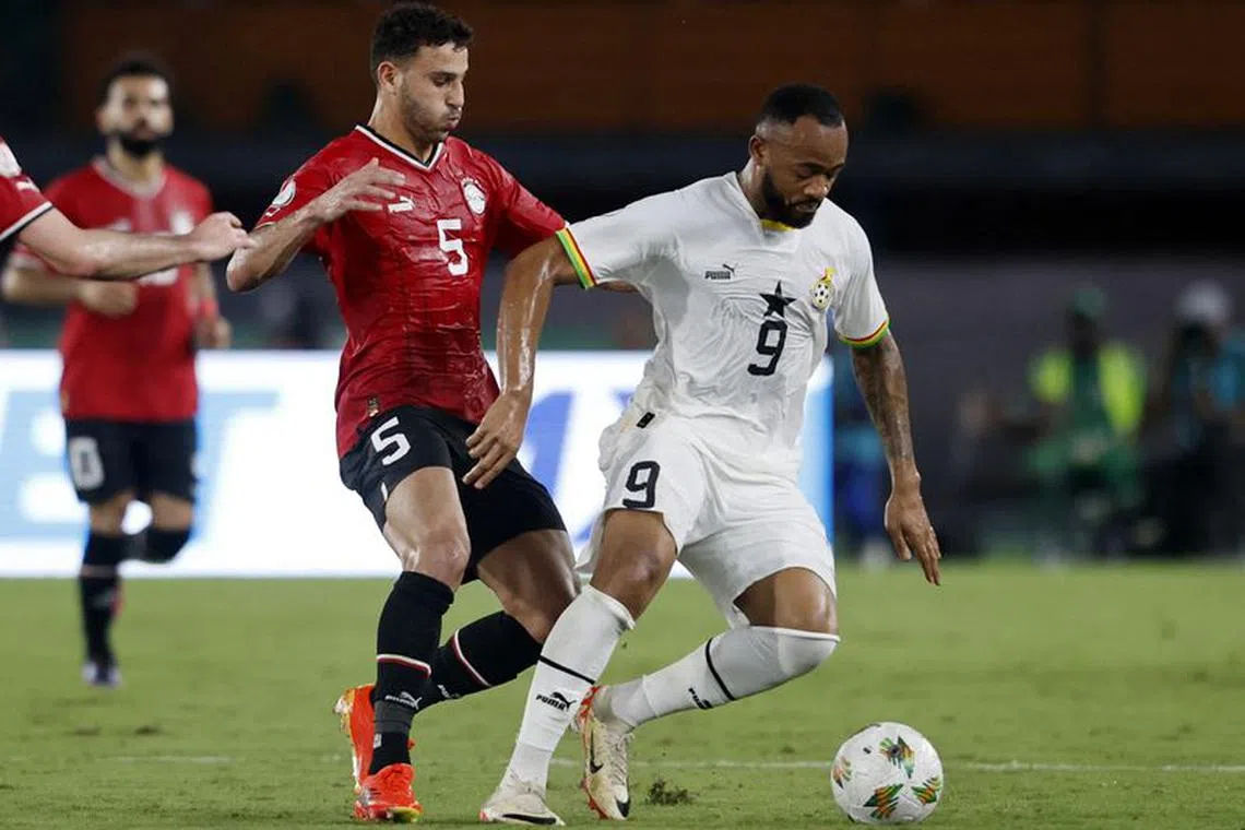 Soccer Football - Africa Cup of Nations - Group B - Egypt v Ghana - Felix Houphouet Boigny Stadium, Abidjan, Ivory Coast - January 18, 2024  Egypt's Hamdi Fathi in action with Ghana's Jordan Ayew REUTERS/Luc Gnago
