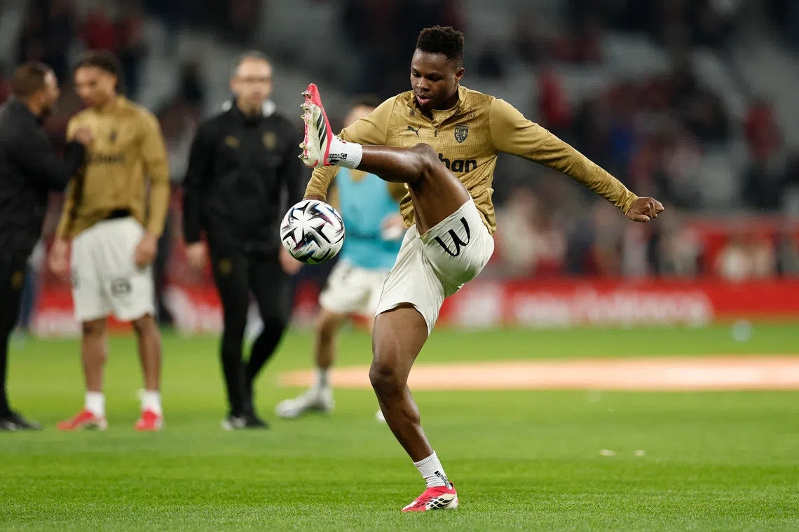 FILE PHOTO: Soccer Football - Ligue 1 - Lille v RC Lens - Decathlon Arena Stade Pierre-Mauroy, Villeneuve-d'Ascq, France - April 4, 2026 RC Lens' Mamadou Sangare during the warm up before the match REUTERS/Benoit Tessier/ File Photo