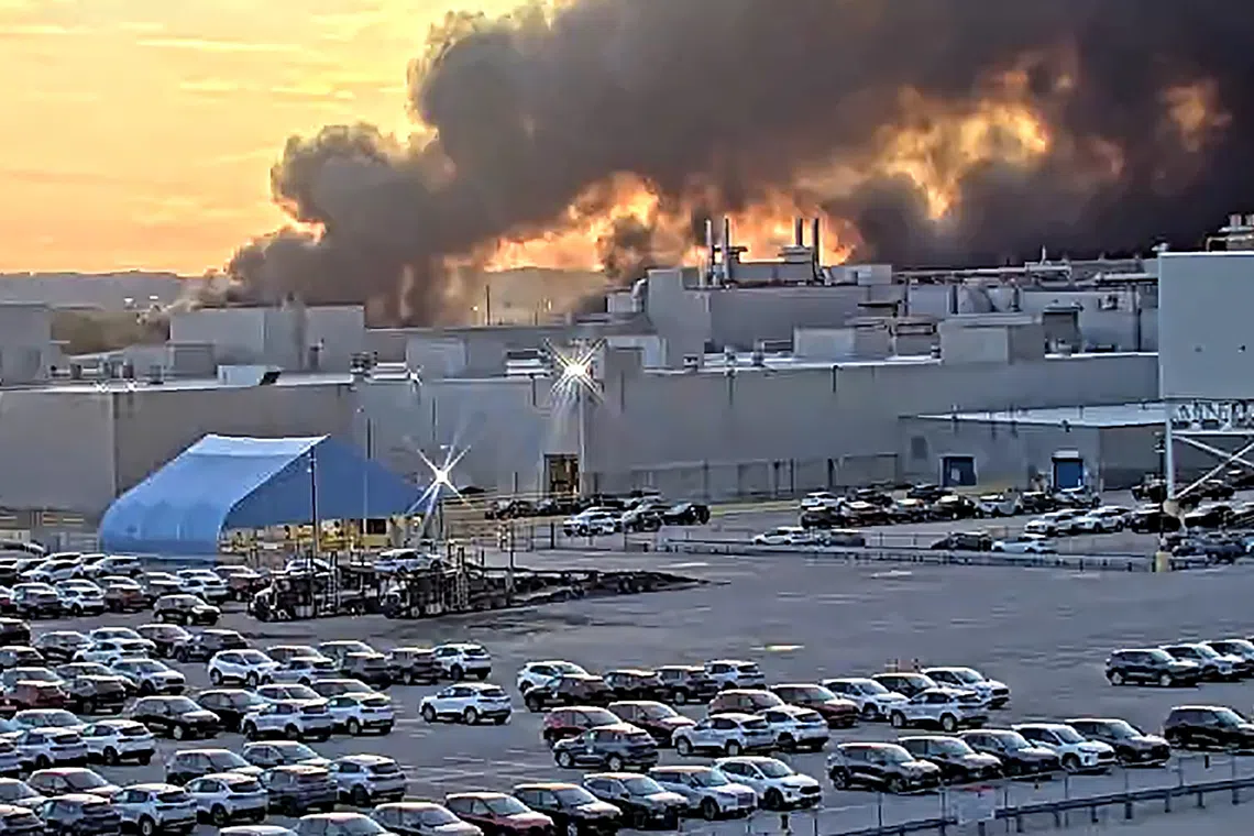 At least seven dead after UPS plane crashes in Kentucky, erupts into ball  of fire | The Straits Times