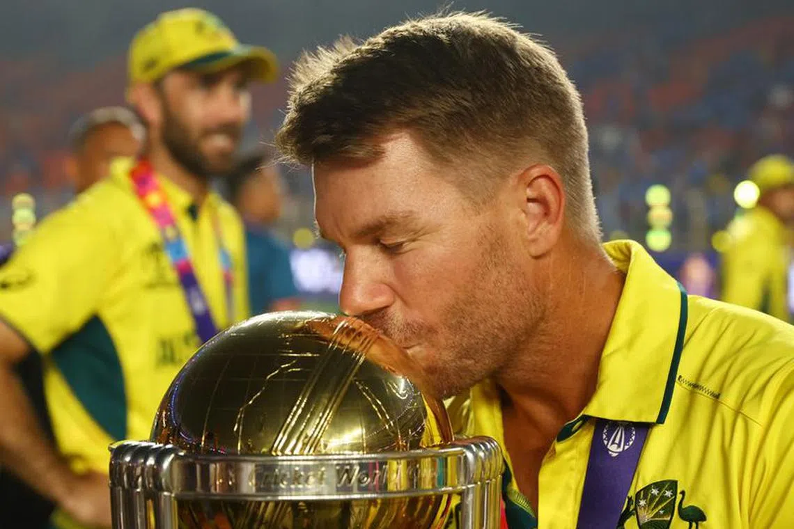 Cricket - ICC Cricket World Cup 2023 - Final - India v Australia - Narendra Modi Stadium, Ahmedabad, India - November 19, 2023 Australia's David Warner celebrates with the trophy after winning the ICC Cricket World Cup REUTERS/Andrew Boyers/ file photo