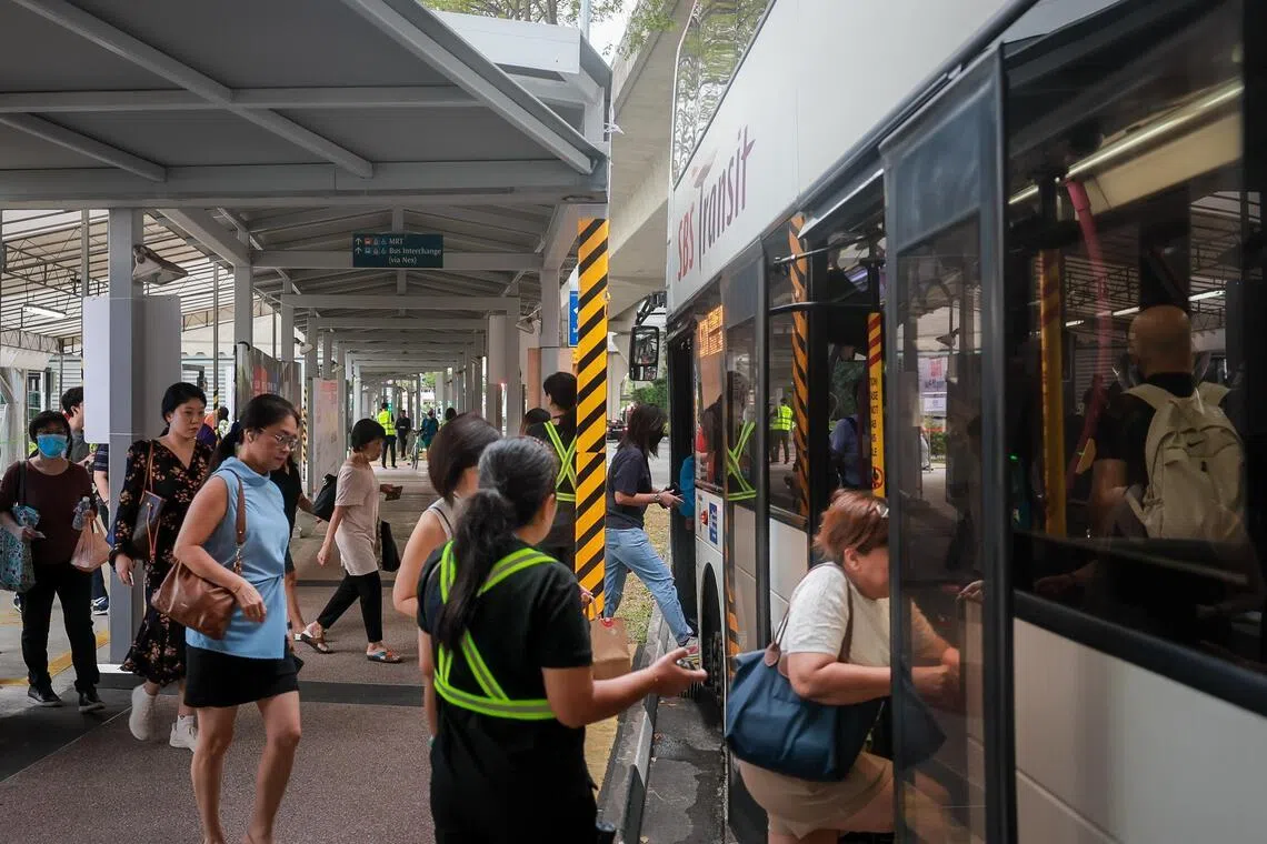 Commuters queue and board shuttle bus service 37A at Upper Serangoon Road above NEL’s Serangoon MRT Station on Jan 28, 2026. There is a service adjustment between Mountbatten and Paya Lebar MRT stations on the Circle Line from 17 January to 19 April 2026.