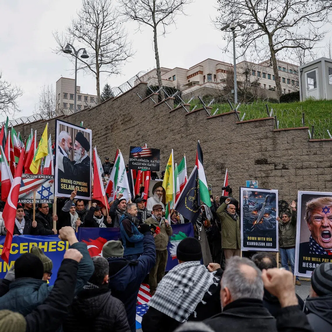Demonstrators gather outside the U.S. Consulate General to show their solidarity with the Iranian people, amid recent tensions between the United States and Iran, in Istanbul, Turkey, February 1, 2026. REUTERS/Kemal Aslan