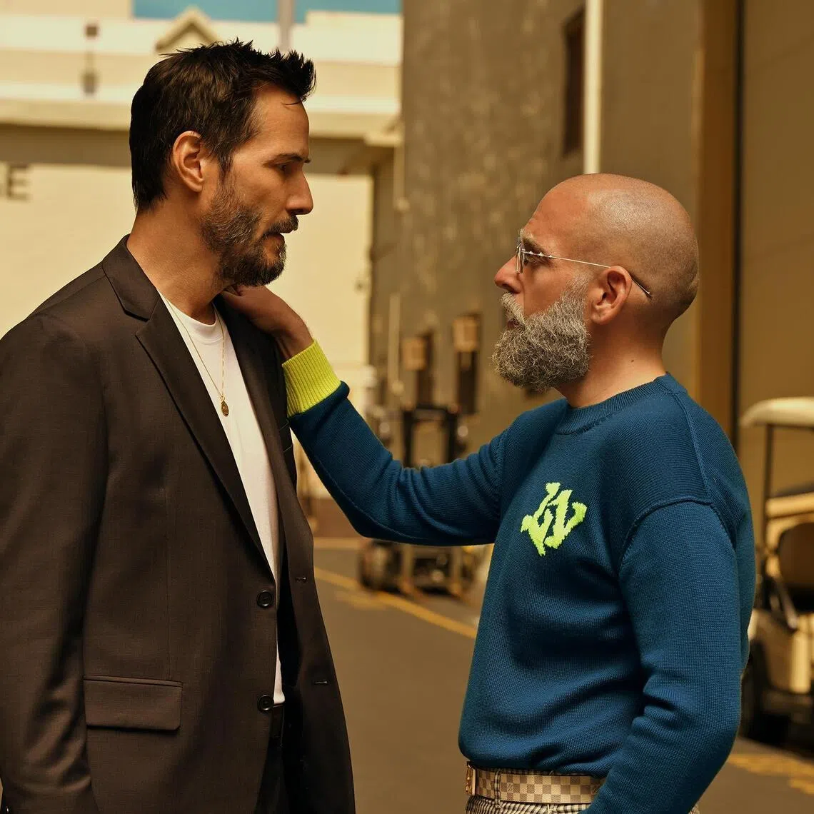 jomovie15 - From left: Keanu Reeves and Jonah Hill in Outcome.

SOURCE: PHOTO: APPLE TV