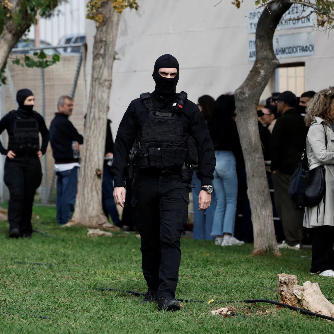 A police officer walks outside Athens' high security Korydallos prison before Olympiacos chairman Marinakis and fans' trial over deadly 2023 sports violence, in Athens, Greece, November 5, 2025. REUTERS/Louiza Vradi