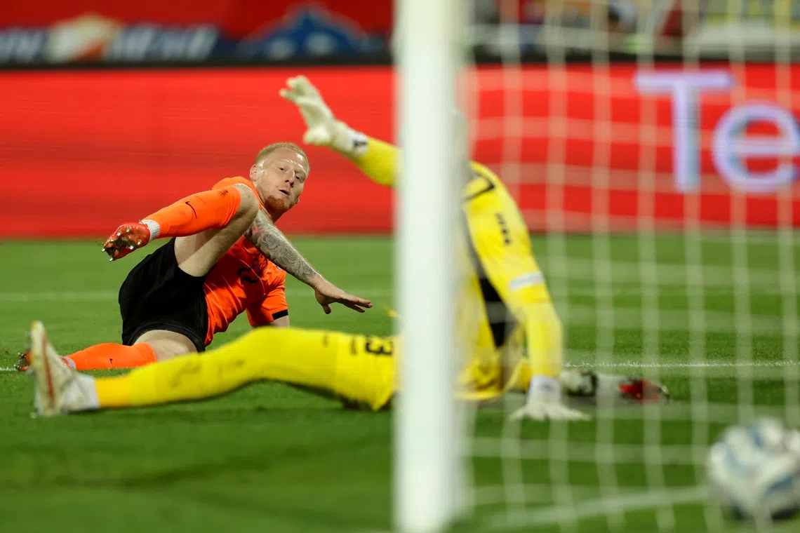 Mexx Meerdink (left) of the Netherlands scores the 1-2 goal against Serbia in Belgrade, on Sept 27.