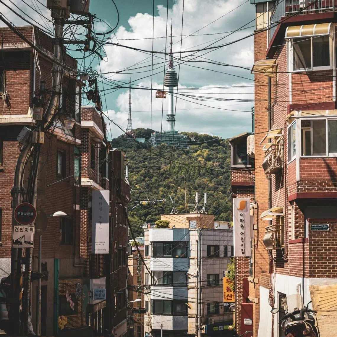 The number of young Seoul residents who do not own homes has been trending upward since 2015.